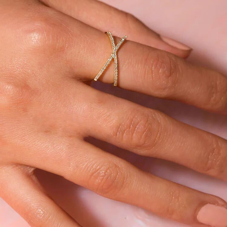 Nia Oro Diamante Cross Anillo