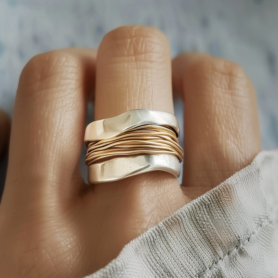 Plata and Oro Wrapped Anillo