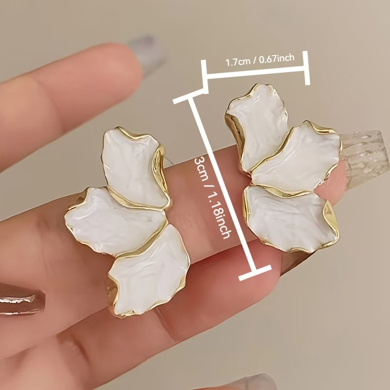 Perla Flower Petal Aretes