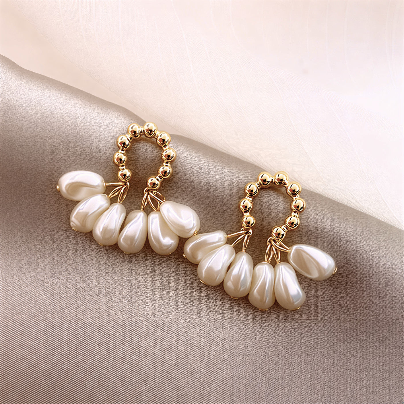 Perla Petal Aretes de Aro