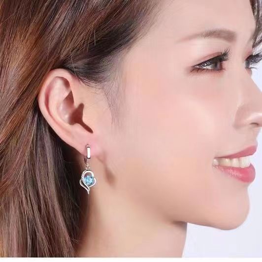 Eclipse Corazón Aretes Colgantes | Blanco Oro