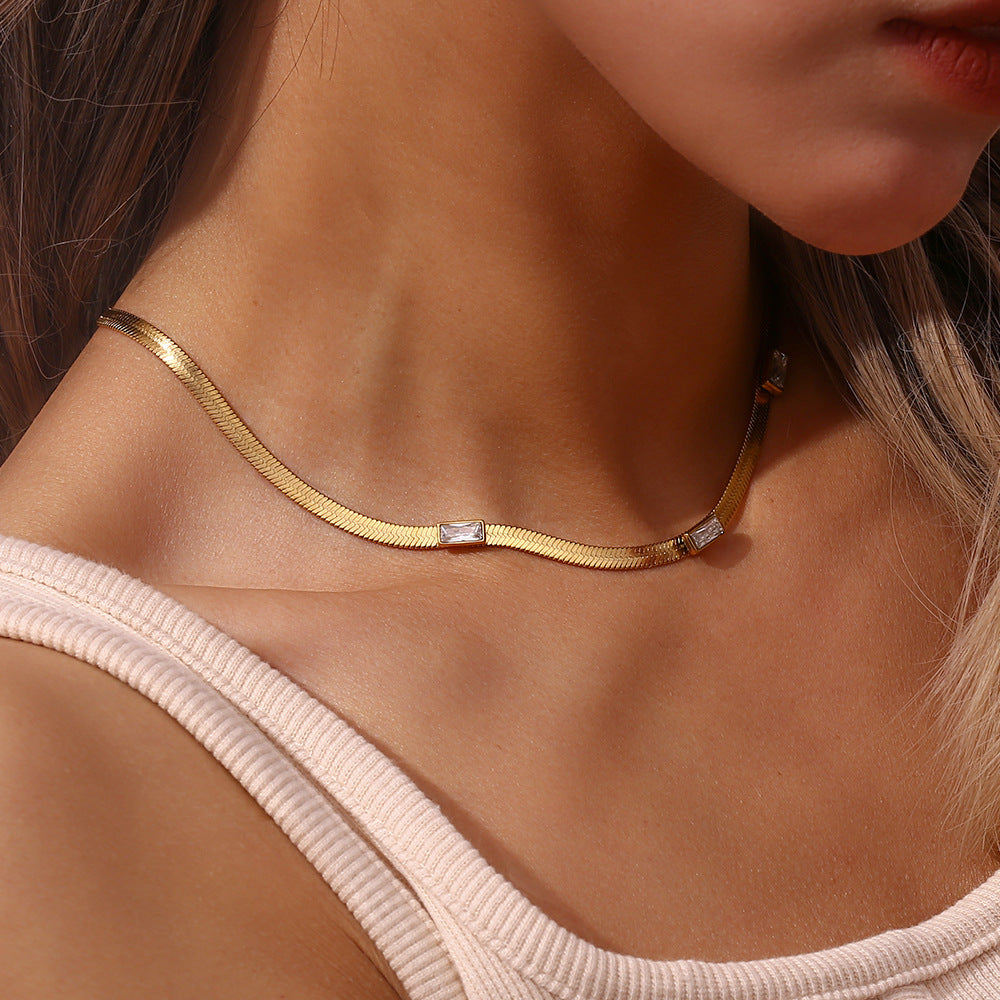 Eve Herringbone Oro Collar