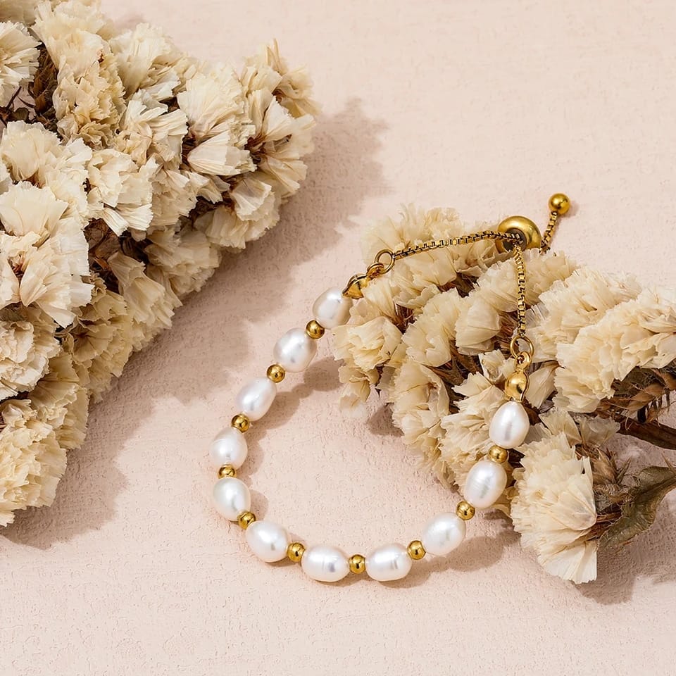 Elegant Perla and Oro Pulsera