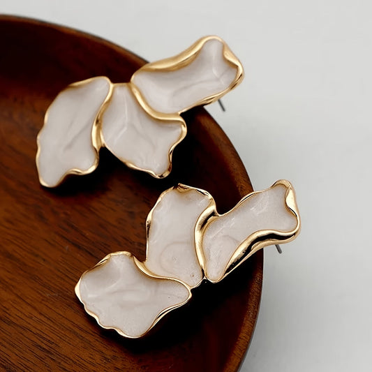 Perla Flower Petal Aretes