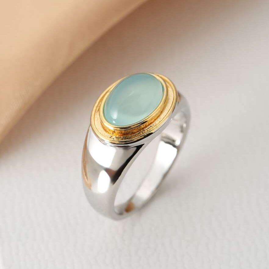 Plata and Oro Bezel Cabochon Anillo