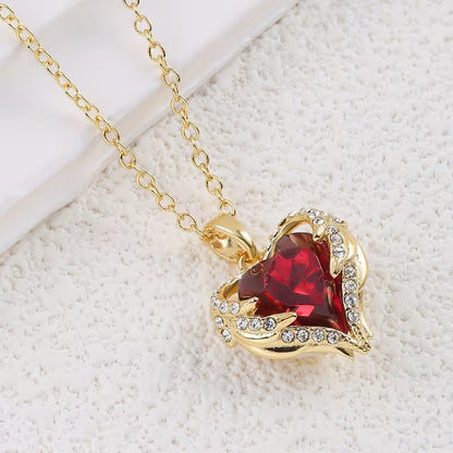 Angel Embrace Rubí Corazón Collar | Oro