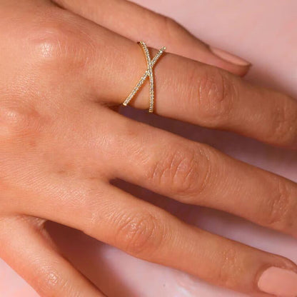 Nia Oro Diamante Cross Anillo