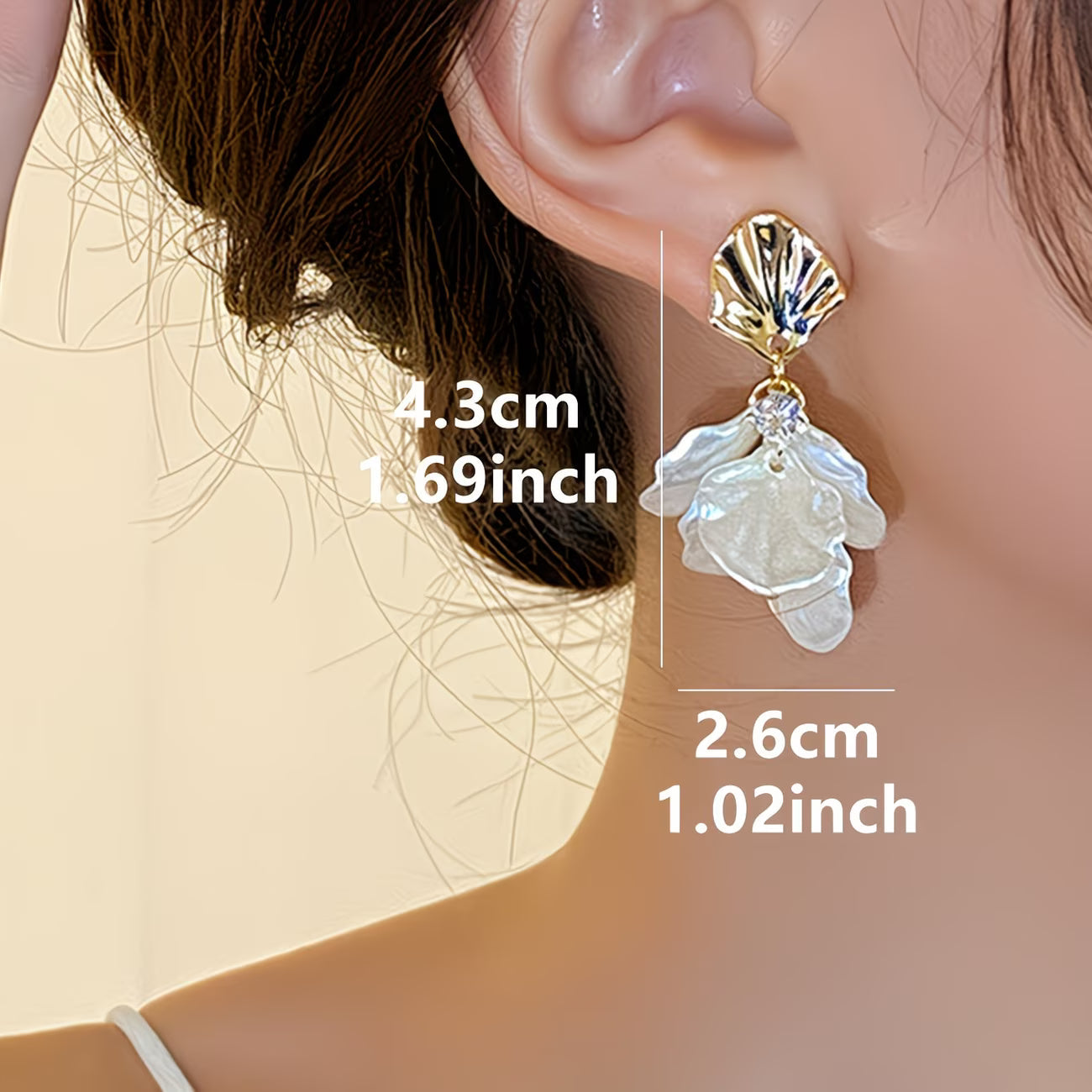 The Frosted Petal Aretes de Perlas