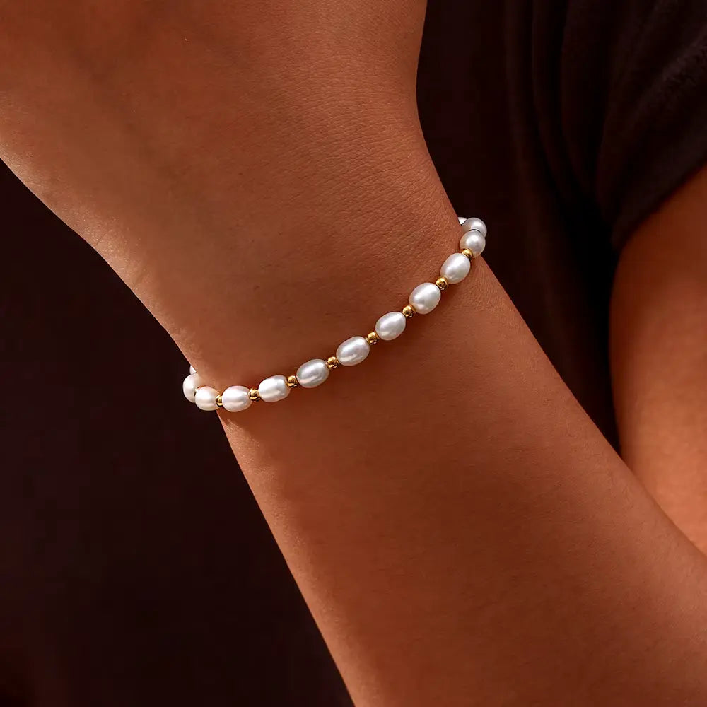 Elegant Perla and Oro Pulsera