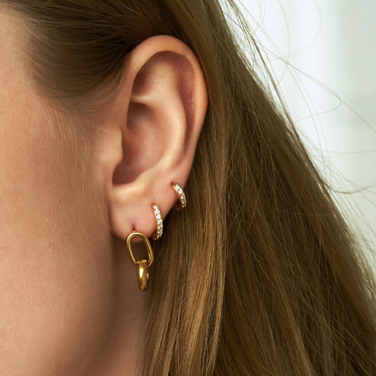 Alexandria Huggie Aretes