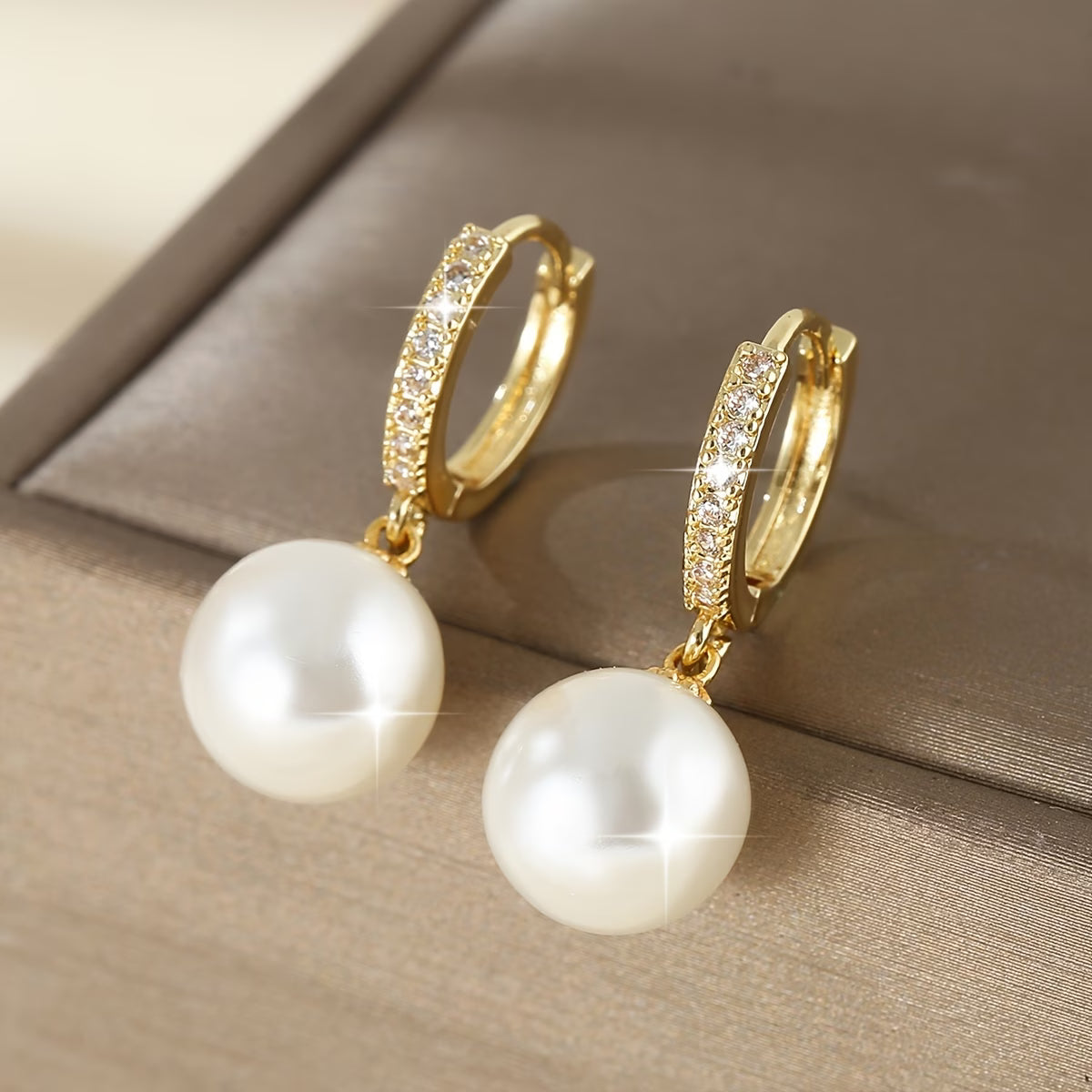 The Geometric Perla Aretes Colgantes