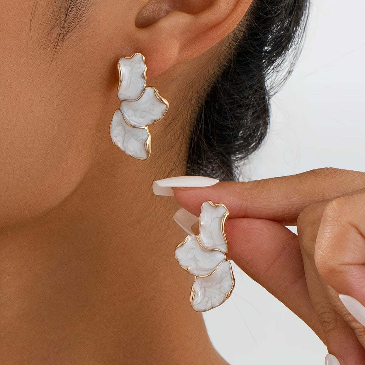 Perla Flower Petal Aretes