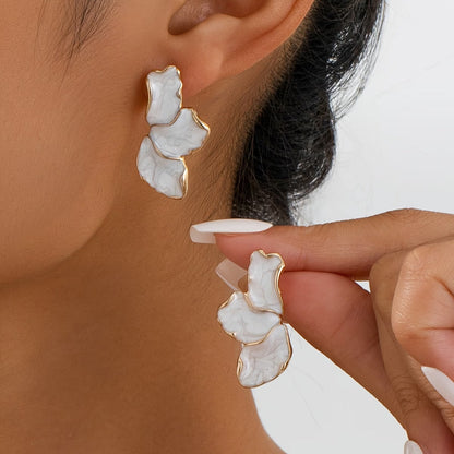 Perla Flower Petal Aretes