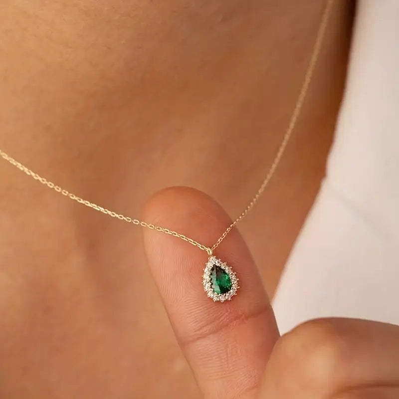 Oro Esmeralda Teardrop Collar