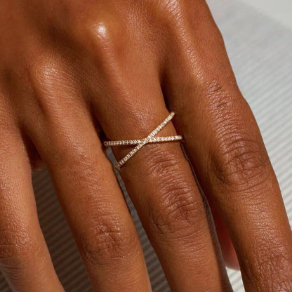 Nia Oro Diamante Cross Anillo