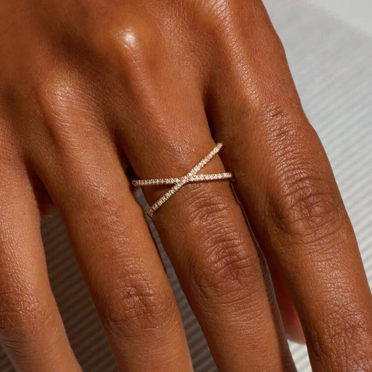 Nia Oro Diamante Cross Anillo