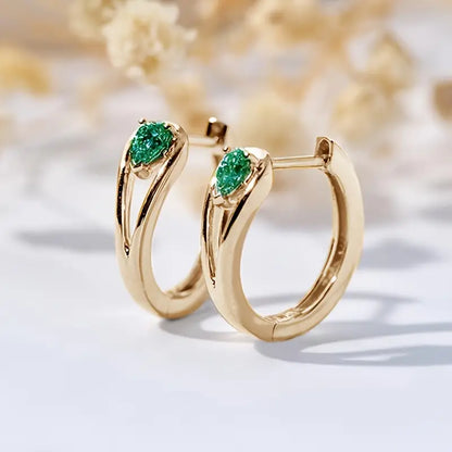 Oro Esmeralda Accent Aretes de Aro