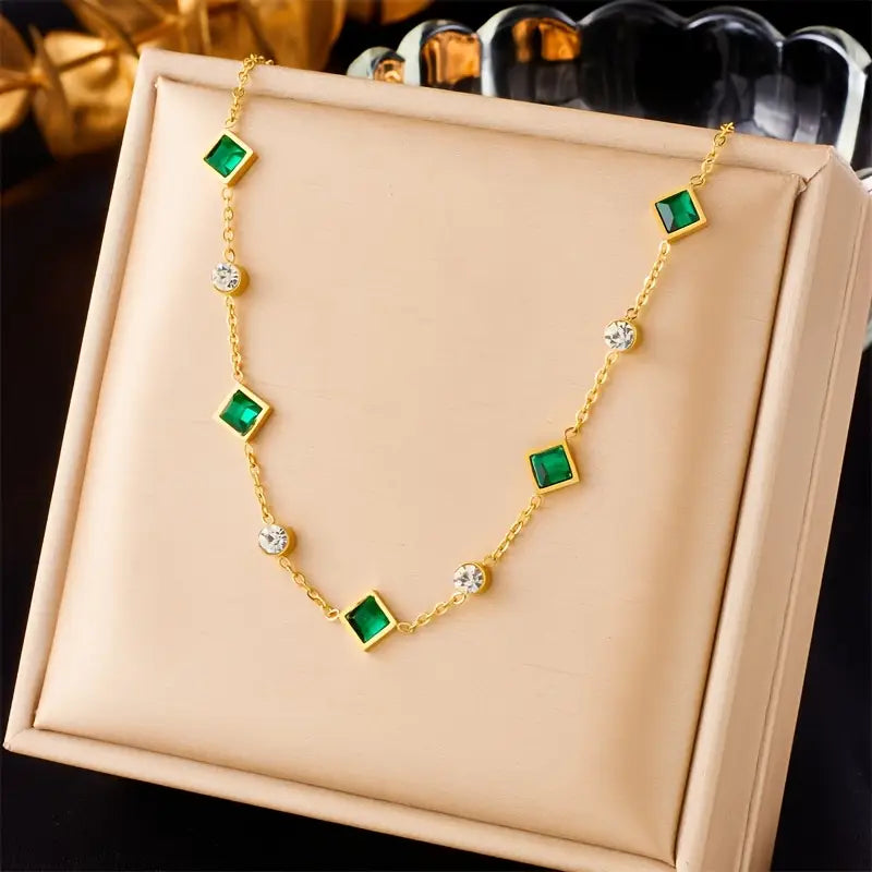Oro Esmeralda Geometric Station Collar