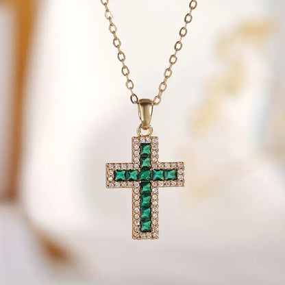 Solene Esmeralda Cross Pendant Collar | Oro