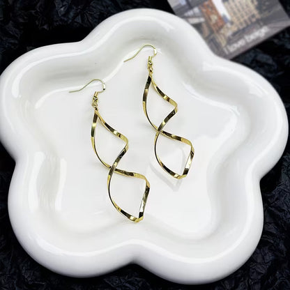 Spiral Dangle Aretes | Oro