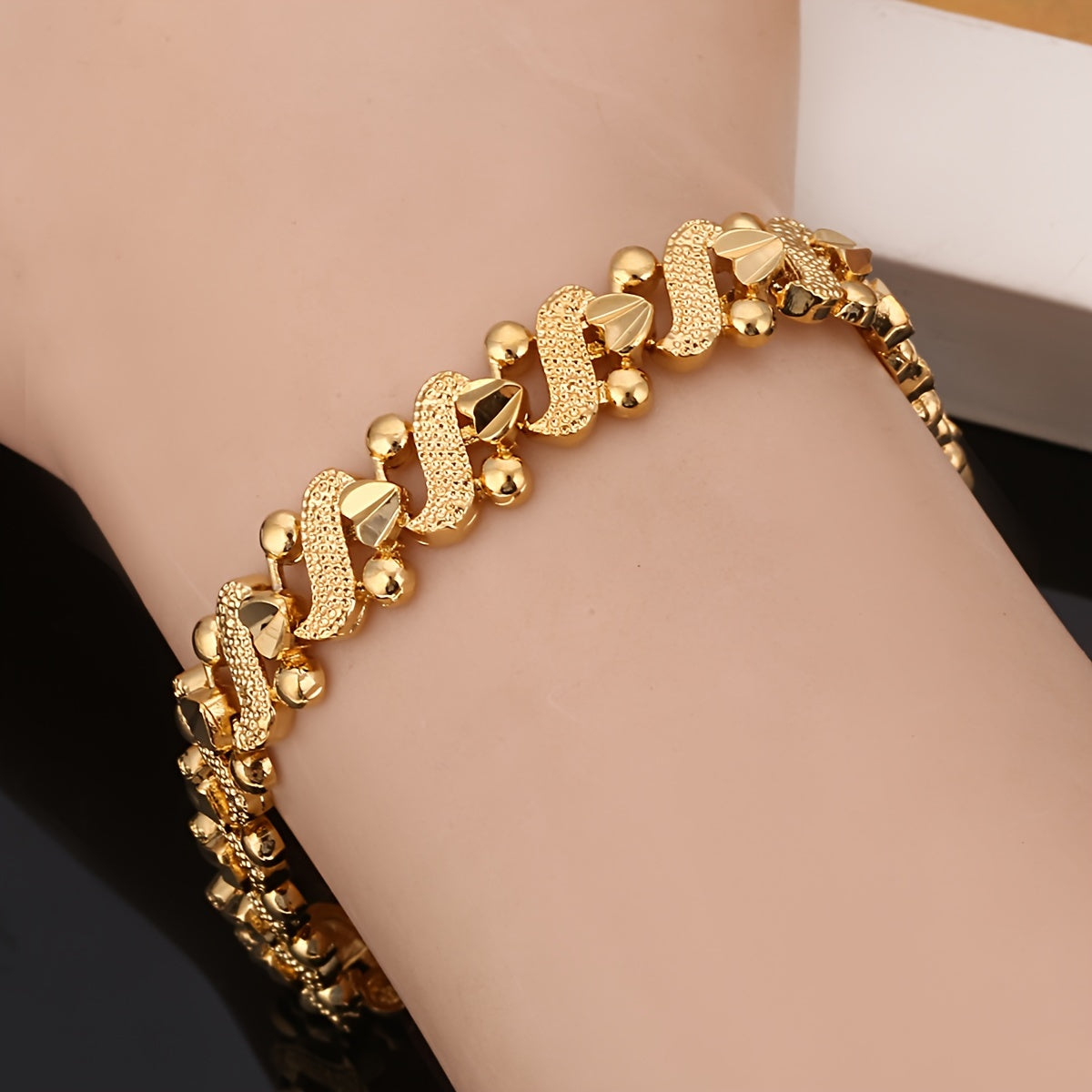 Lily Ornate Wave Pulsera | Oro