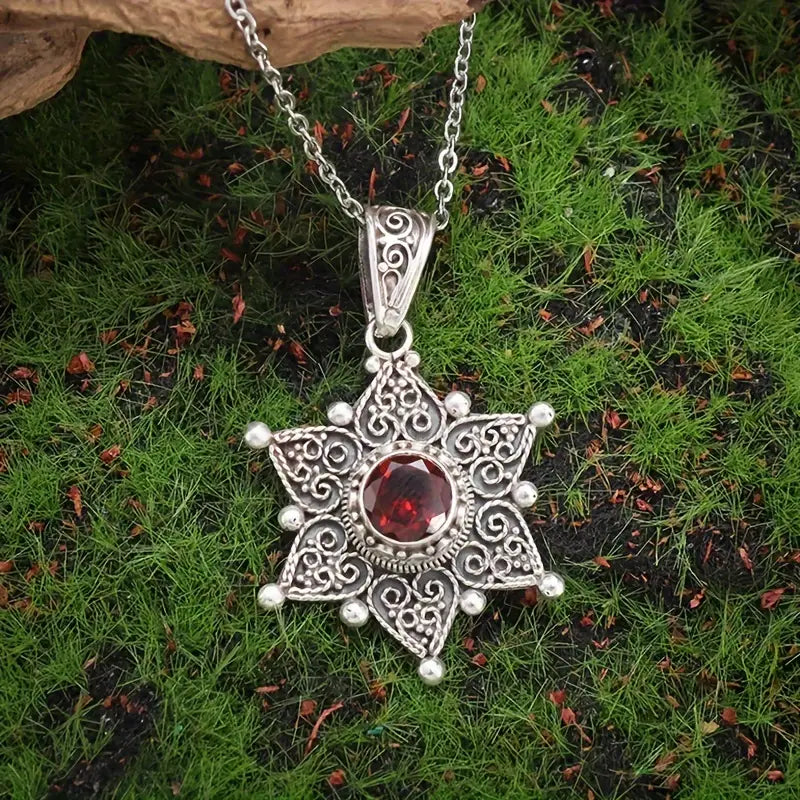 Plata Rubí Star Pendant Collar