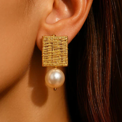 Elegant Golden Thread Aretes de Perlas