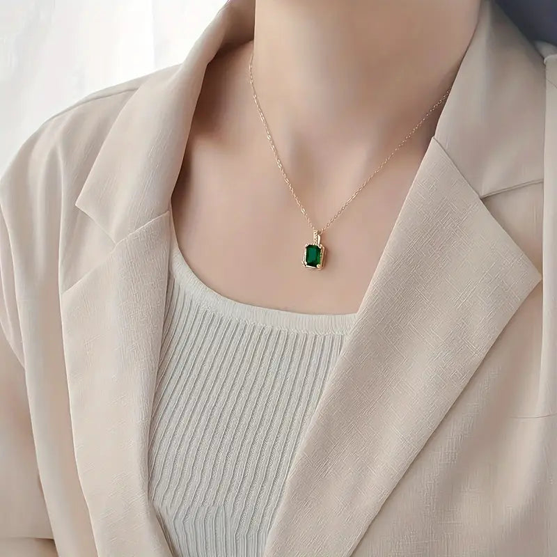 Oro Esmeralda Rectangular Halo Collar
