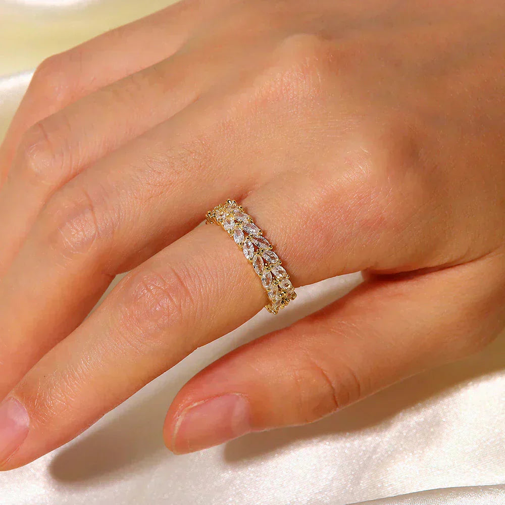 Clarisse Patterned Oro Anillo