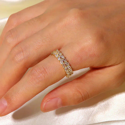 Clarisse Patterned Oro Anillo