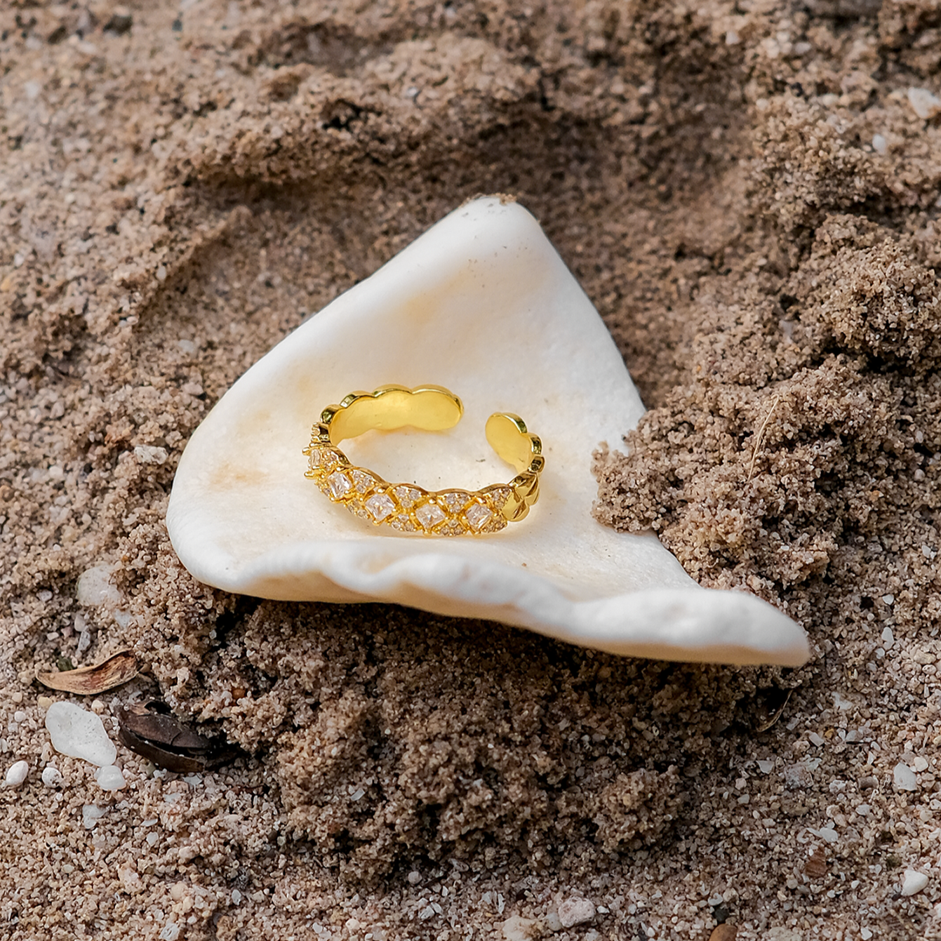 Camille Oro Patterned Anillo