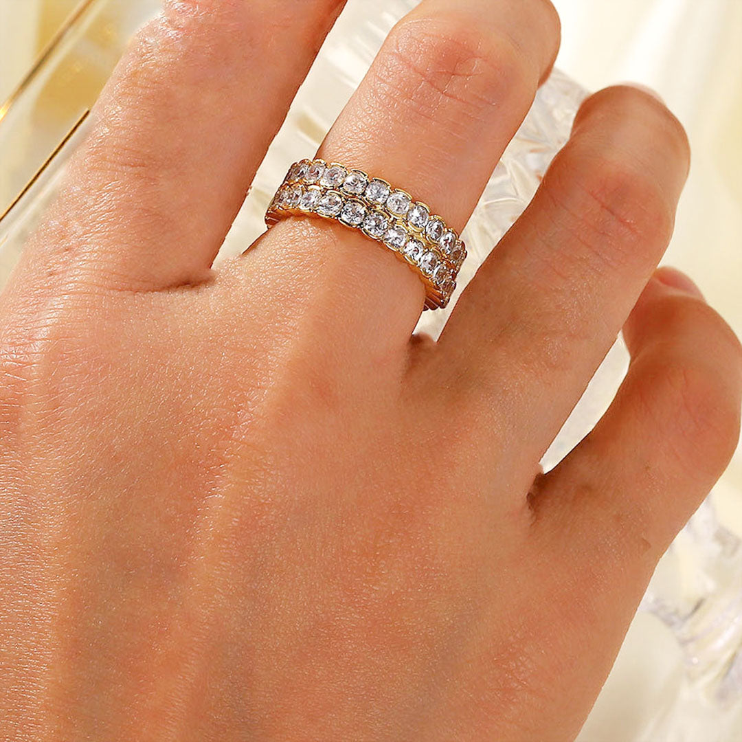 Cassandra Studded Oro Anillo