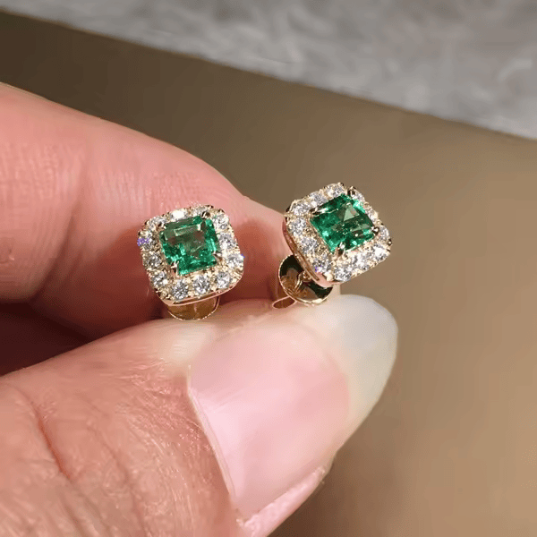 Oro Esmeralda Square Halo Aretes de Botón