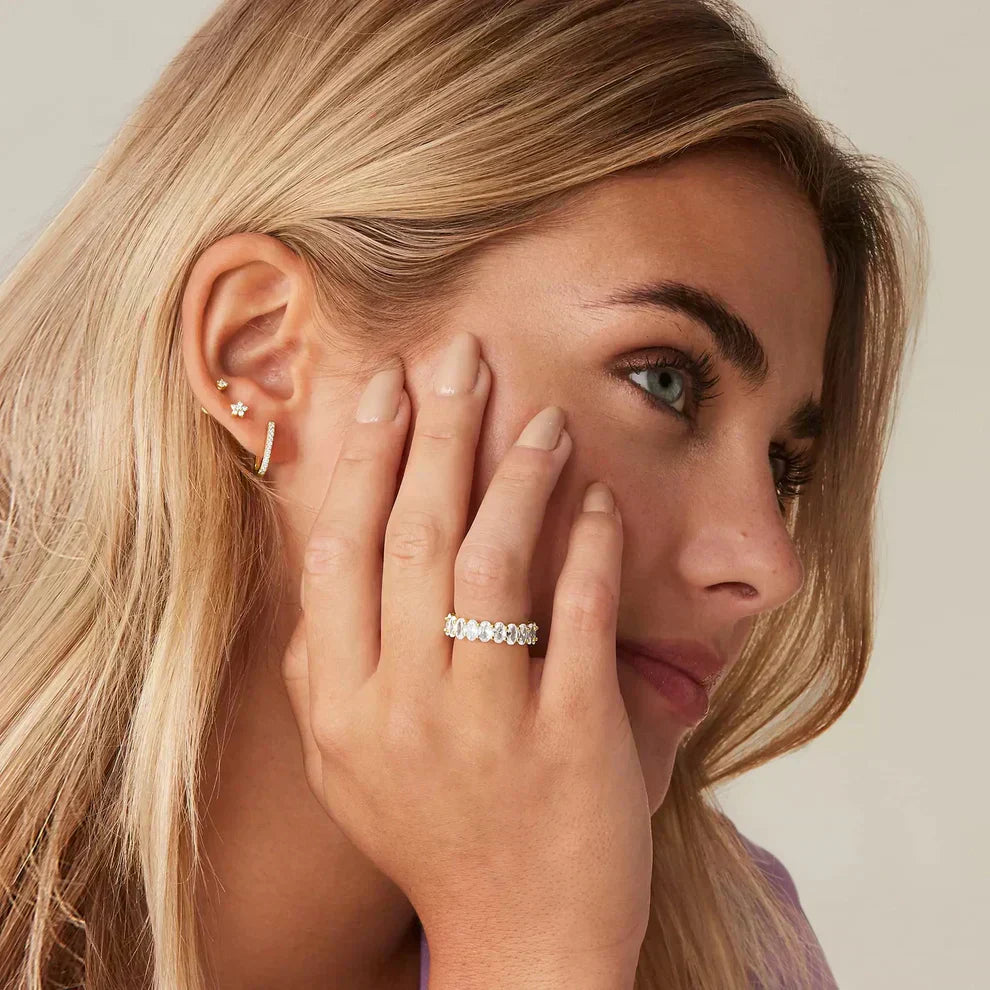 Antoinette Diamante Simulant Oro Anillo