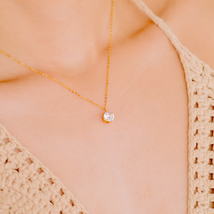 Kyla Solitaire Oro Collar