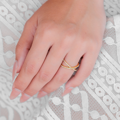Nia Oro Diamante Cross Anillo