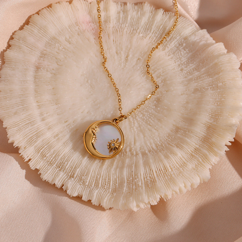 Evangeline Lunar Oro Collar