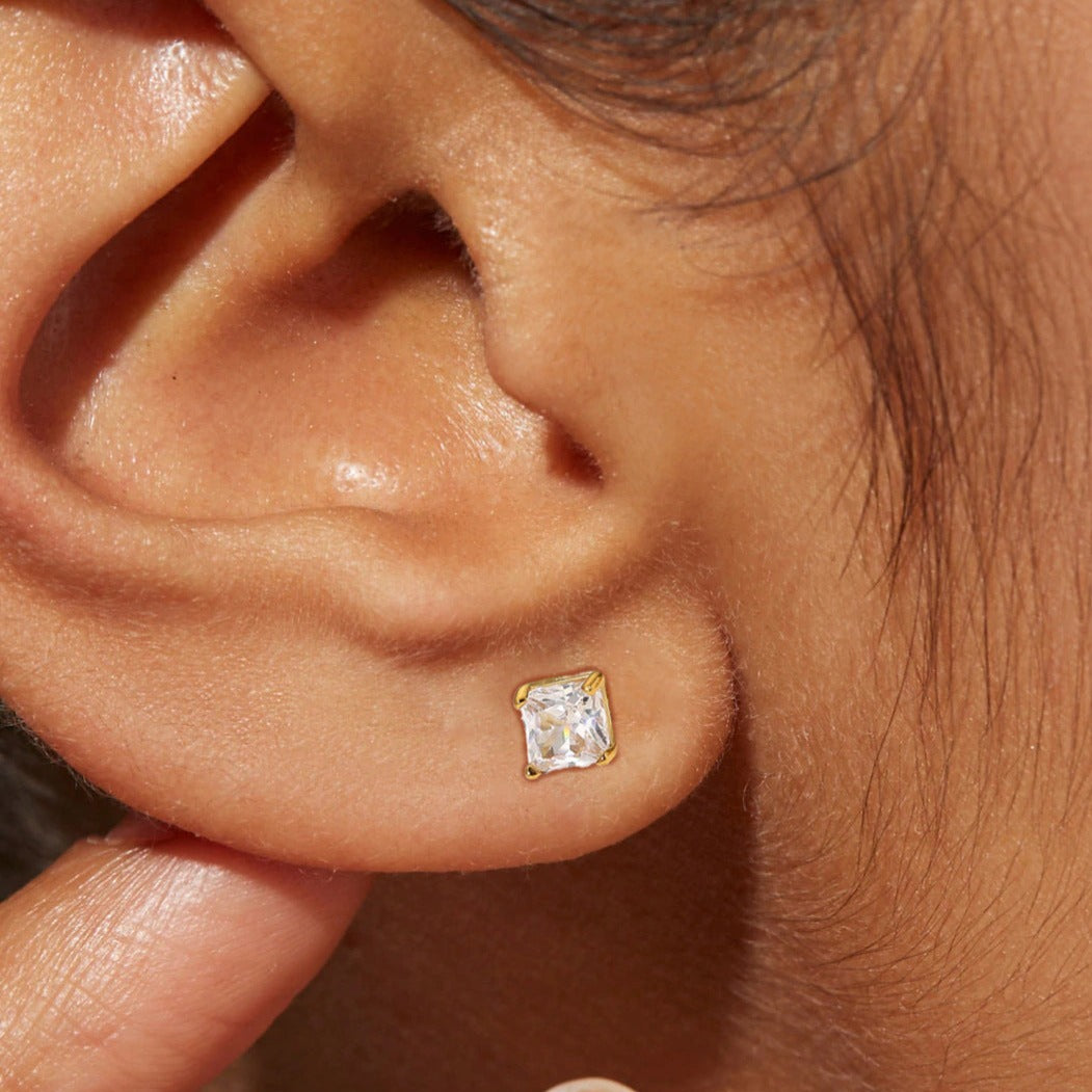 March Solitaire Oro Aretes