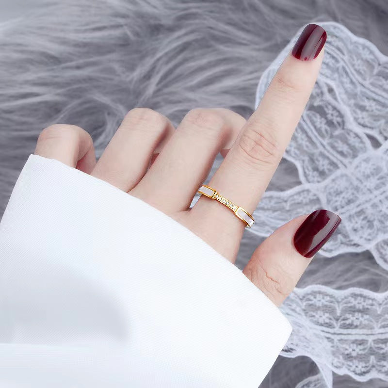 Gabrielle Diamante Simulant Oro Anillo