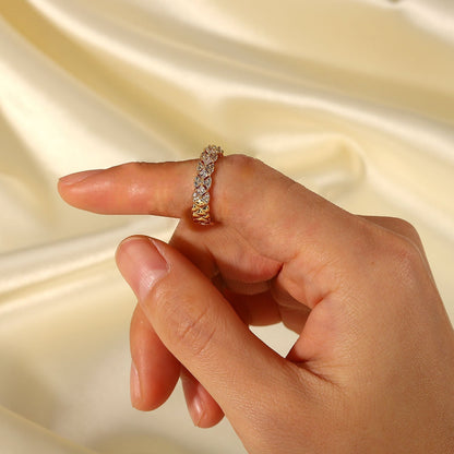 Camille Oro Patterned Anillo