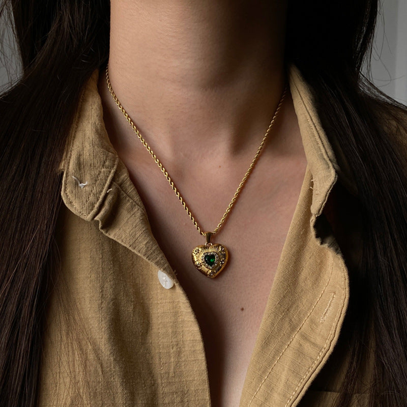 Caelus Oro Corazón Collar
