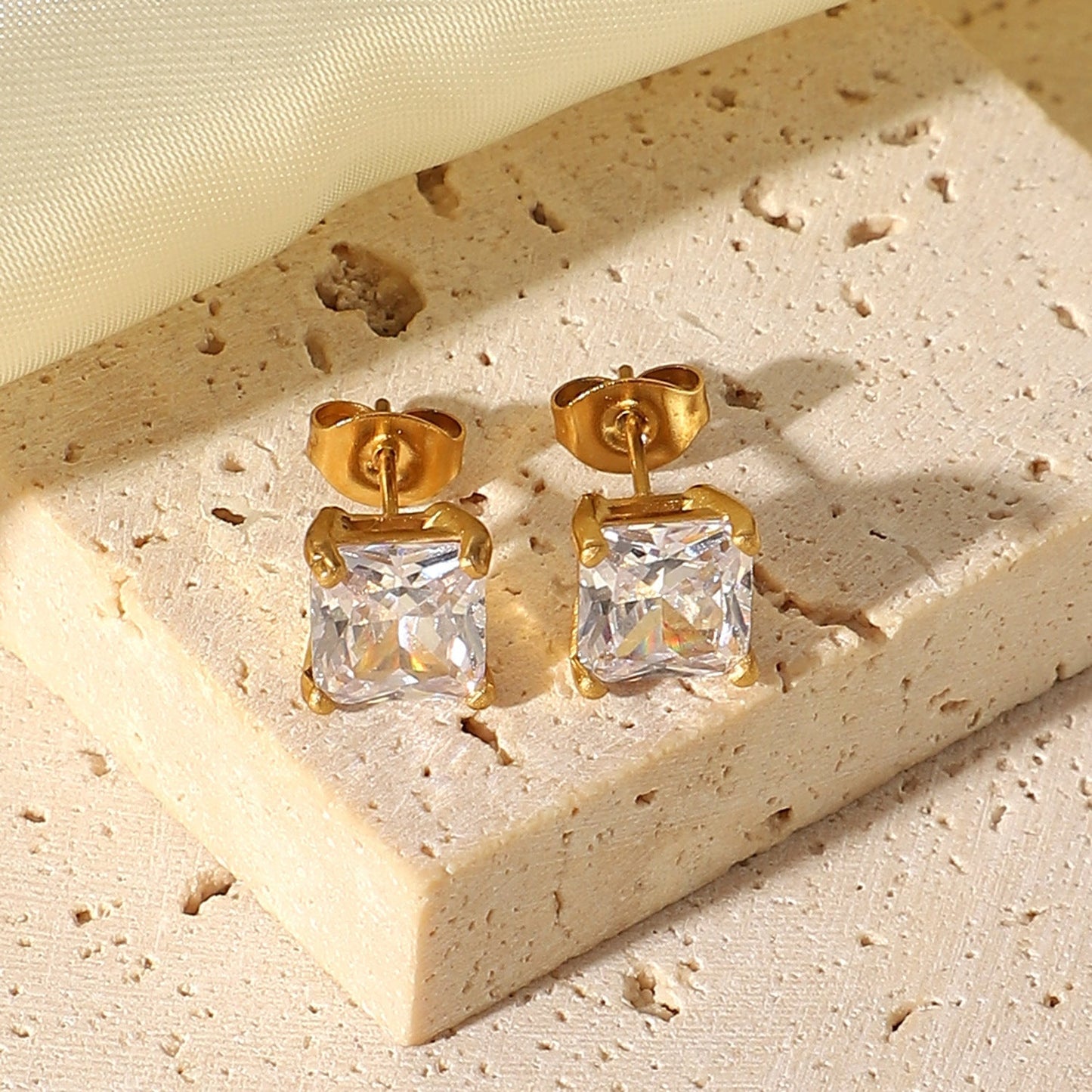 March Solitaire Oro Aretes