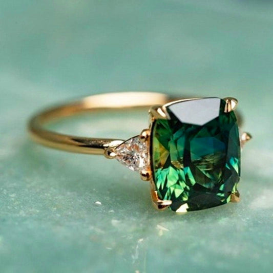 Oro Cushion Solitaire Anillo