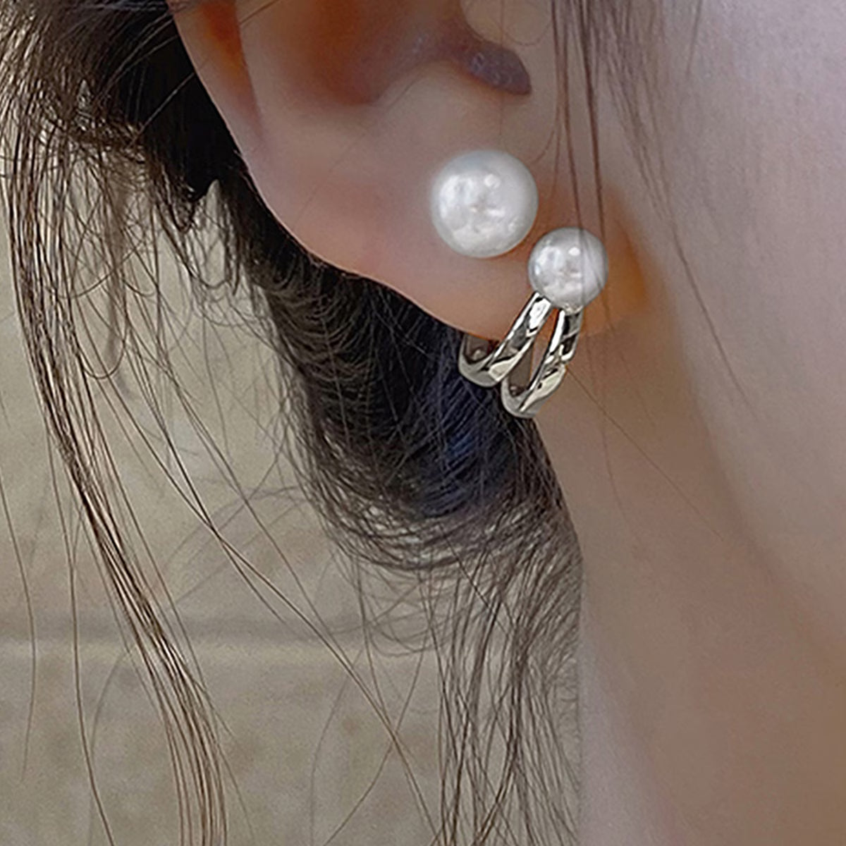Double Perla Statement Aretes