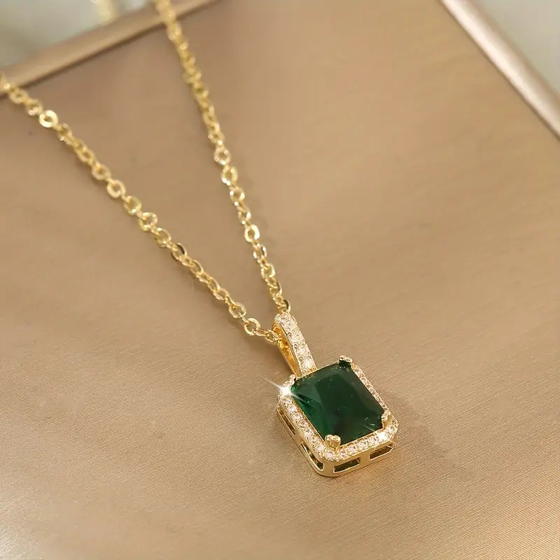 Oro Esmeralda Rectangular Halo Collar
