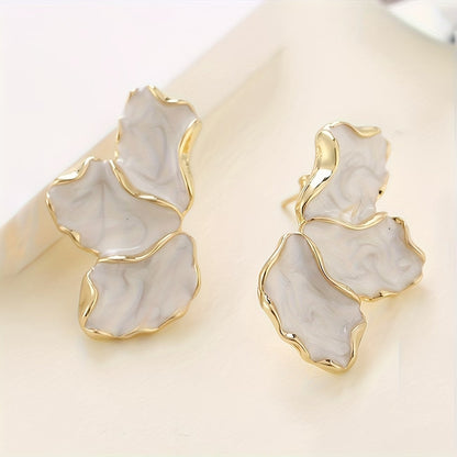 Perla Flower Petal Aretes
