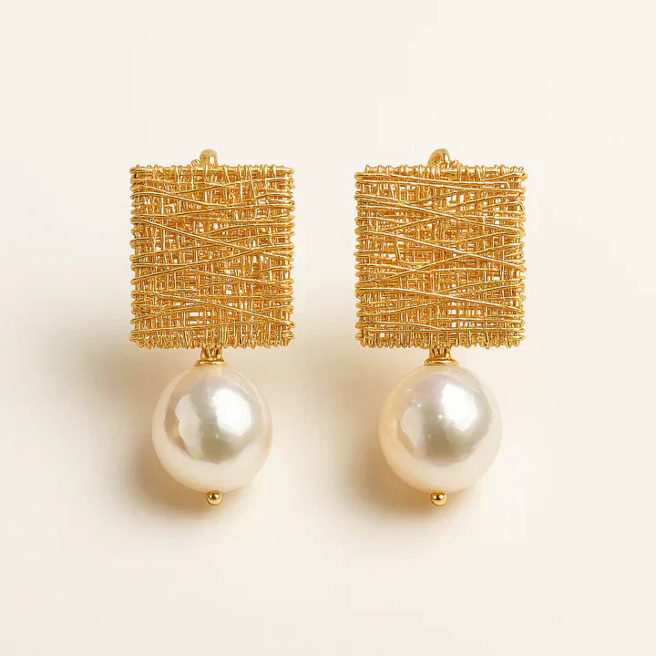 Elegant Golden Thread Aretes de Perlas