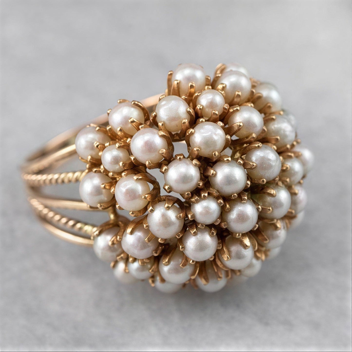Elegant Inlaid Perla Oro Anillo