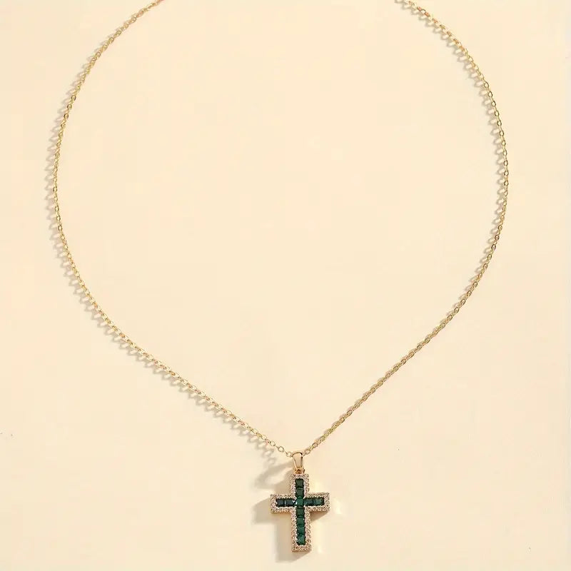 Solene Esmeralda Cross Pendant Collar | Oro