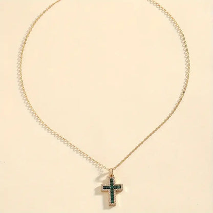 Solene Esmeralda Cross Pendant Collar | Oro